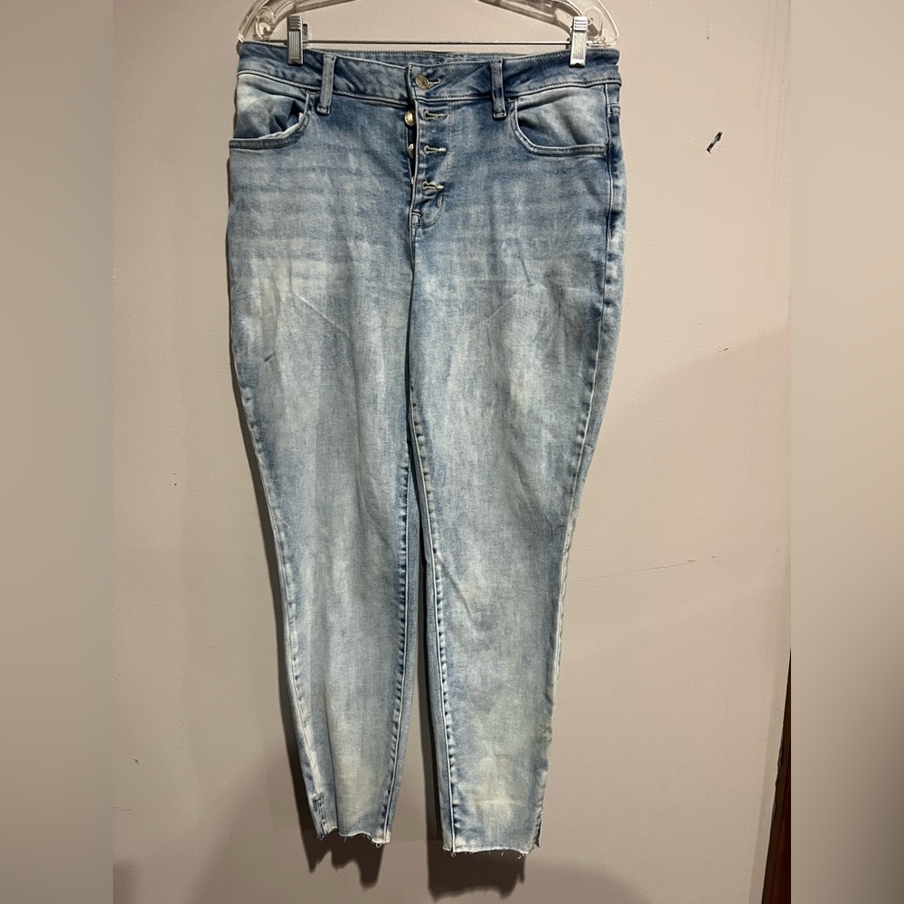 Maurice’s raw edge light wash denim high rise jeans